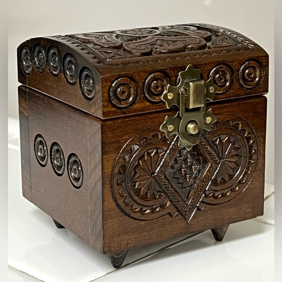 Carved Resin Brown Wood Color Square Footed Jewelry Box Metal Latch 3.2x3.2 in - Picture 1 of 16